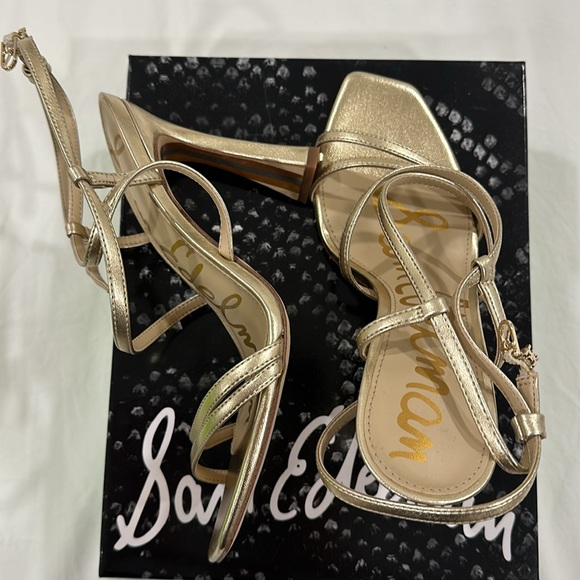 HEELS - NEVER WORN - Picture 2 of 2